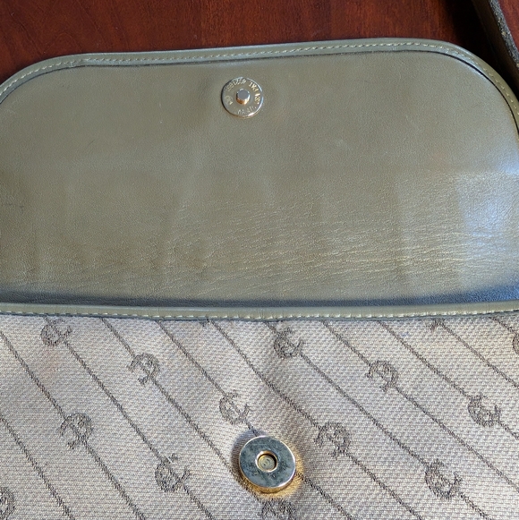 Etienne Aigner Crossbody bag with all-over logo print and leather trim, tan - Picture 6 of 10